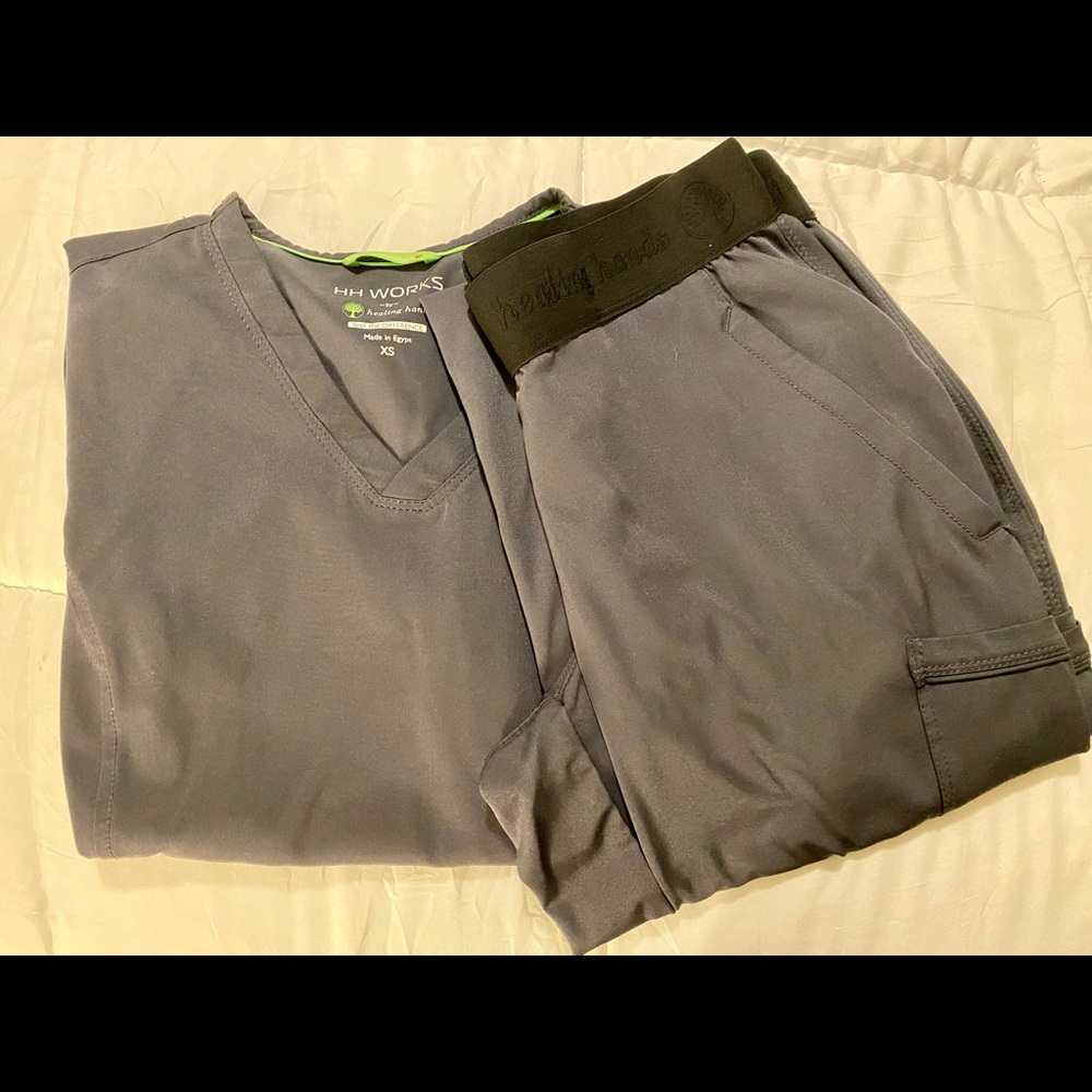 Healing hands Women’s scrub set in Pewter Gray